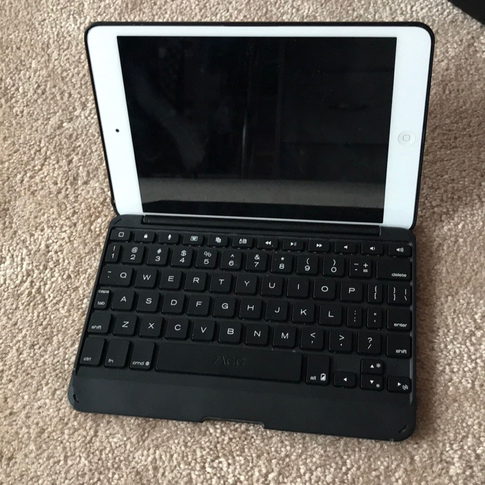 black ipad mini keyboard case